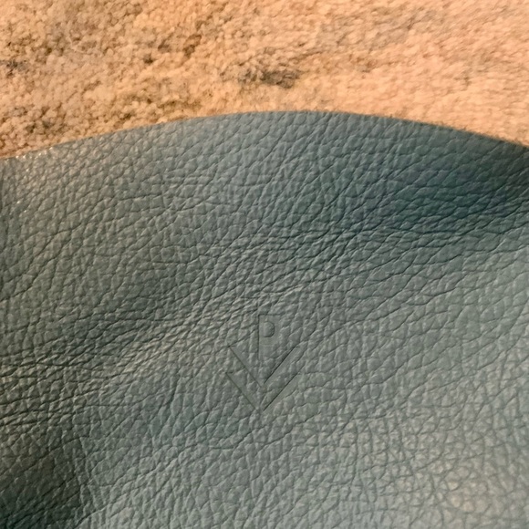 💔SOLD 💔Leather Circumference Bag - Picture 3 of 5